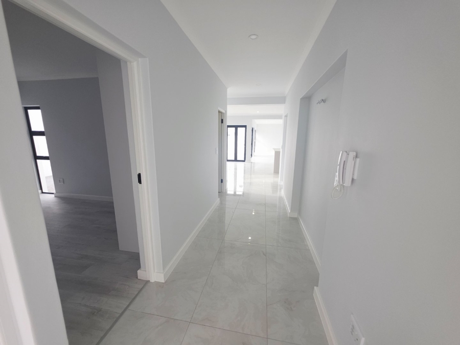 5 Bedroom Property for Sale in Sandown Western Cape
